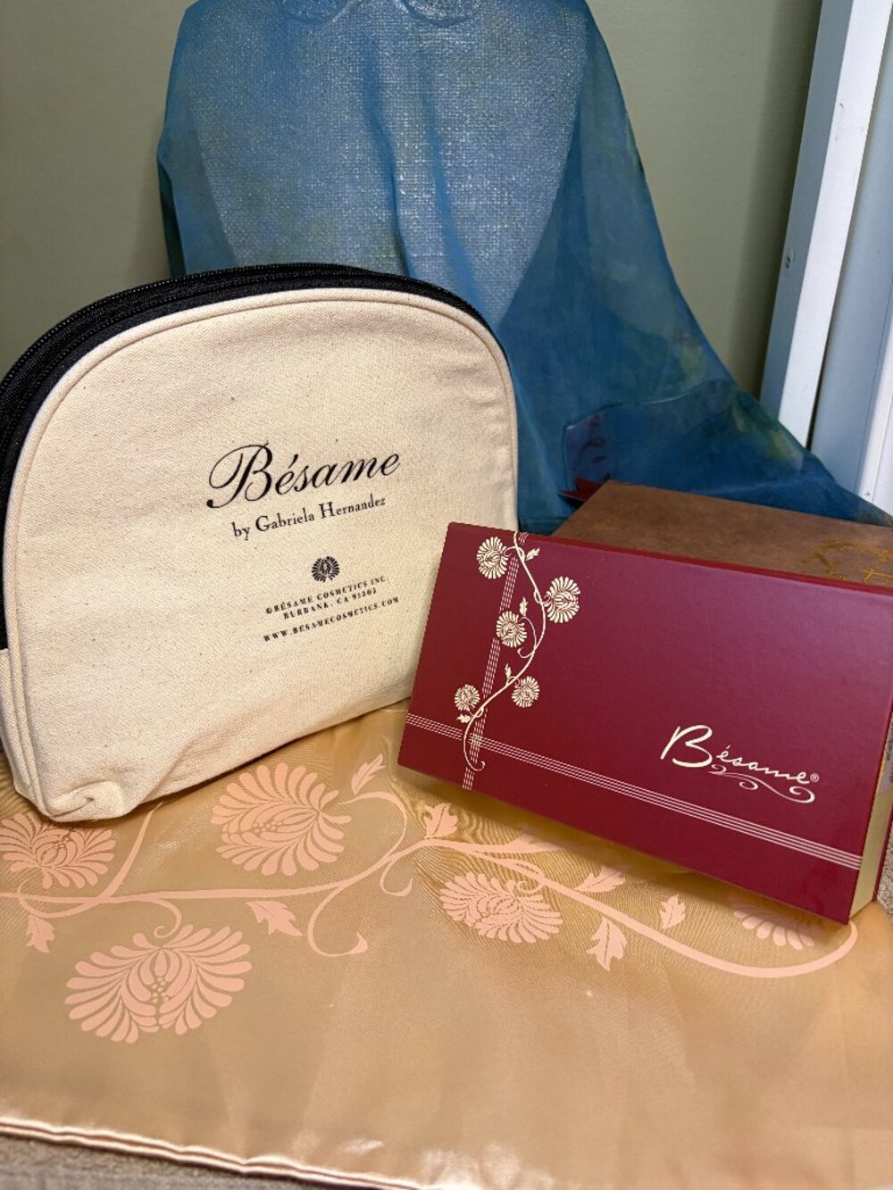 Besame Bundle: Vintage Style Vanity Set + 2 pouches